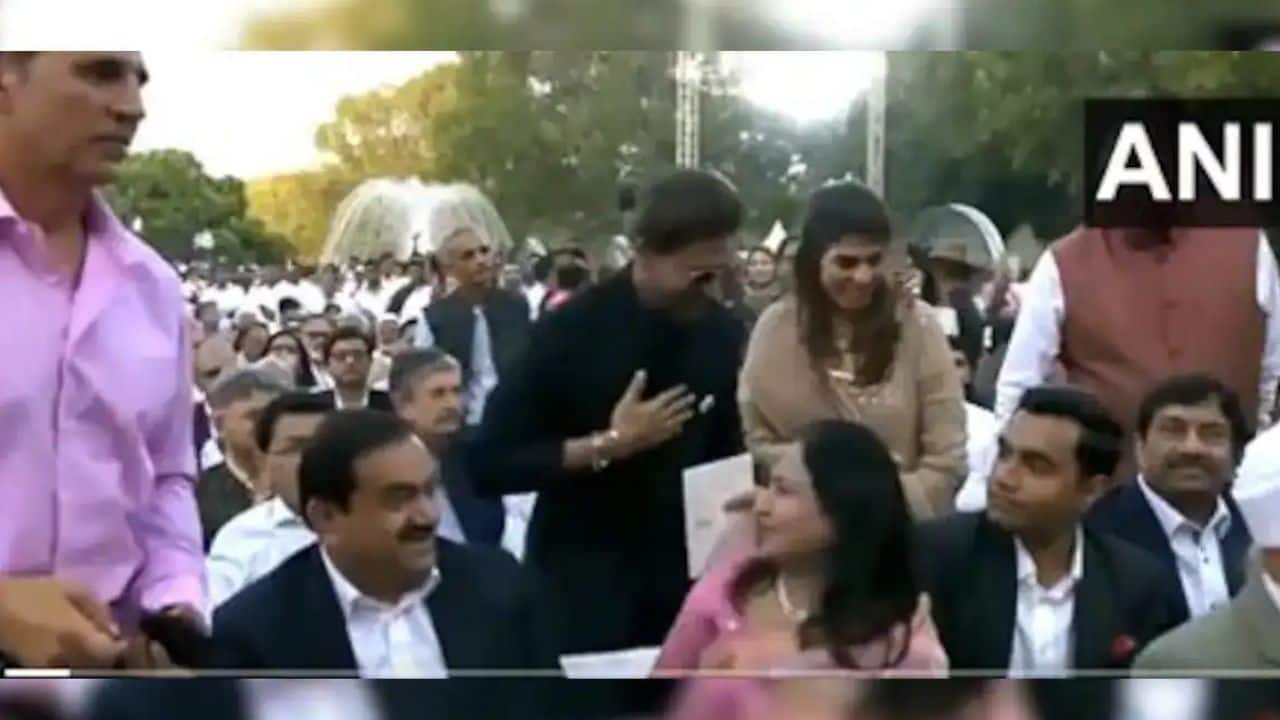 Bollywood actors Shah Rukh Khan, Akshay Kumar, Rajinikanth attend PM Narendra Modi's oath taking ceremony