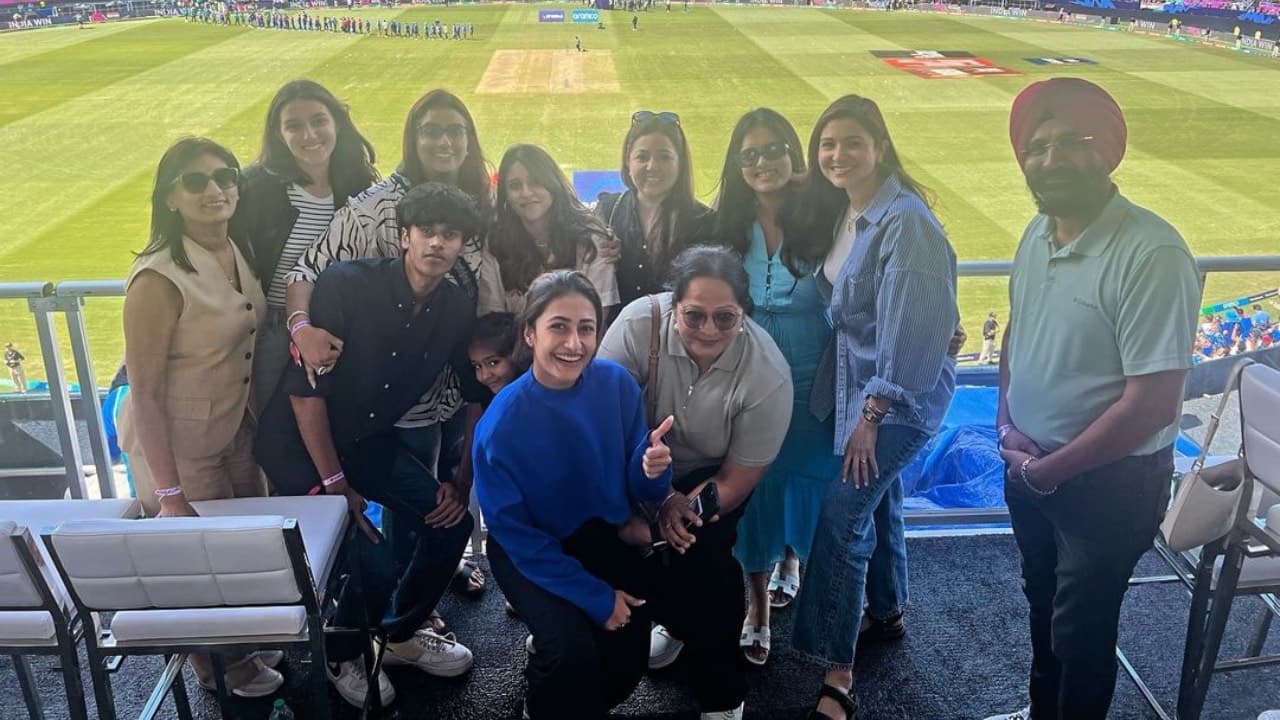 Anushka Sharma poses with Dhanashree Verma and Ritika Sajdeh after India’s win against Pakistan in T20 World Cup, see pic