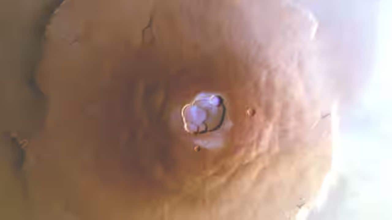 Researcher has announced the discovery of 150,000 tons of water on Mars