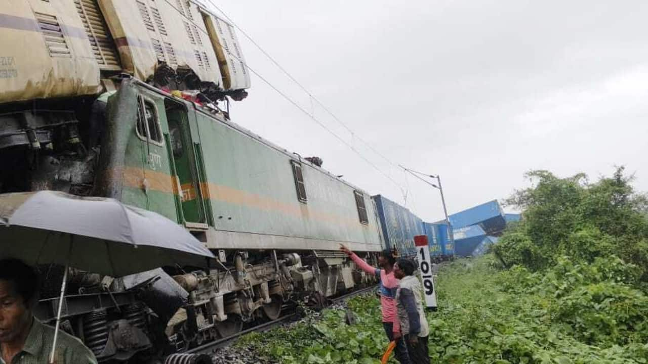 Kanchanjungha Express train accident: How does railways' collision ...