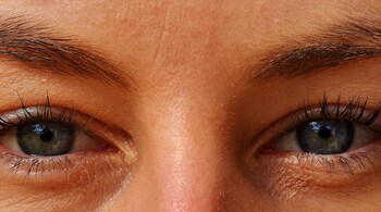 High blood pressure and cholesterol are significant risk factors for eye stroke. (Image: Canva)