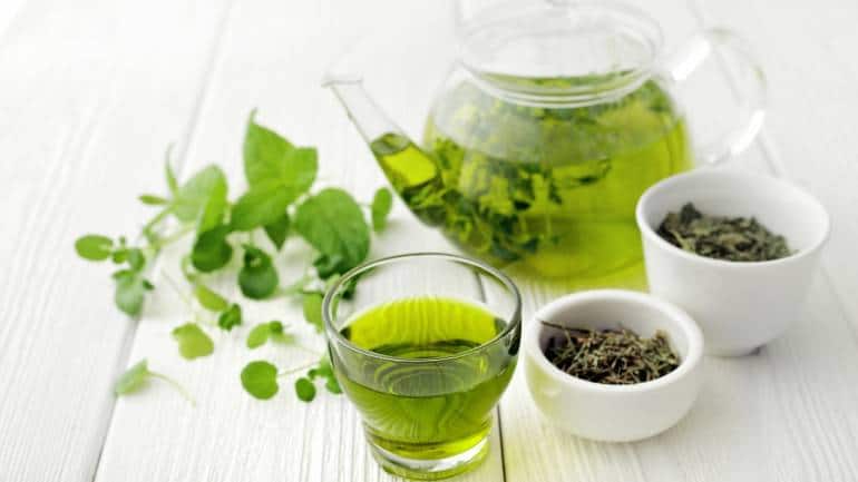 Health benefits of green tea: Regular consumption of green tea can help prevent the formation of arterial plaque (Image: Canva)
