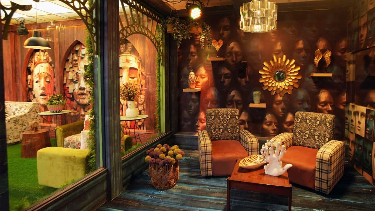 The grand reveal of the house each year is a moment of excitement and anticipation, marking the start of a visually stunning and immersive experience. This time, fantasy is at the forefront, bringing dreams to life!