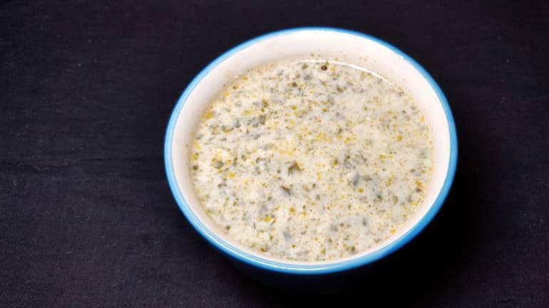 Indian goosefoot: Popularly called Bathua, the Indian goosefoot leaves are rich in vitamins (A, C, K), minerals (calcium, iron), and antioxidants that contribute to their anti-inflammatory properties. Bathua is traditionally used in Ayurvedic medicine to get rid of joint pain and inflammation (Image: Canva)