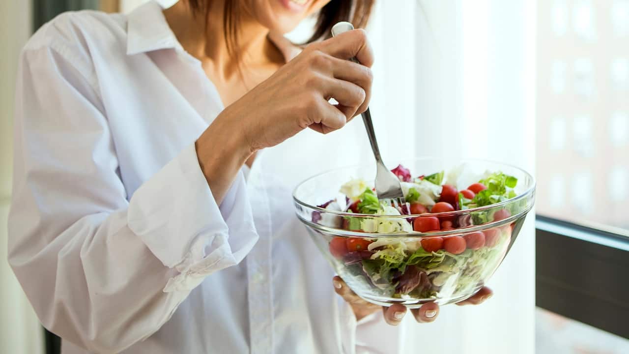 Dark chocolate, berries, nuts, oats are some mood-boosting foods to get instant energy