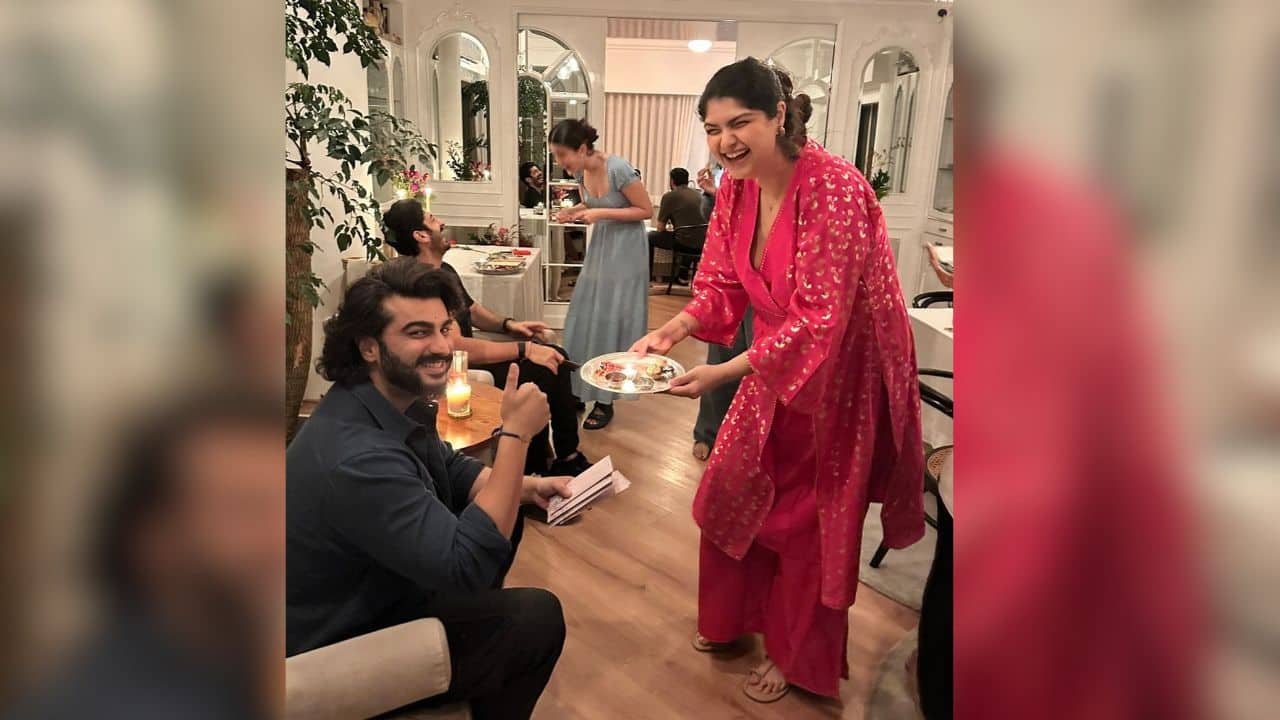 Arjun Kapoor celebrates his birthday with sister Anshula and friends, watch video