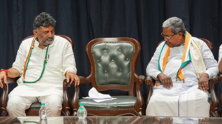 Let Dk Shivakumar Take Over, Seer Publicly Urges Karnataka Cm 