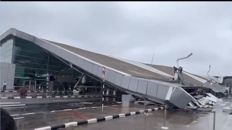Which Delhi airport roof collapsed? Who constructed the Delhi airport roof? How many died in Delhi airport? Delhi airport News Delhi Airport Terminal 1