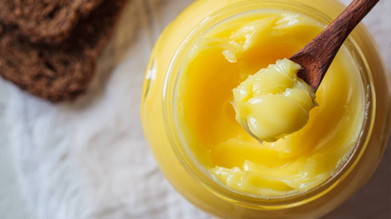 Health benefits of ghee: Moisturises dry skin, reduces dark circles, soothes sunburns