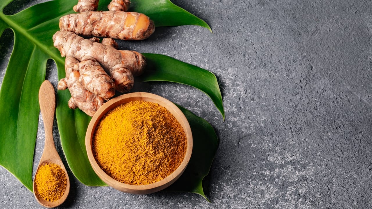 Turmeric: Turmeric's curcumin content provides powerful antioxidants that protect cells from damage and reduce inflammation, vital for maintaining a balanced immune system, says Mohanti. It aids in fighting infections and promotes overall immune health. (Image: Canva)