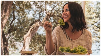 Jenna Longoria was traveling with her 75-year-old mother and 16-month-old son. (Image: @theperiodguru/Instagram)