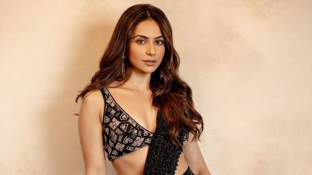 Rakul Preet Singh gives a funny response to a fan's question about marriage plans, says "kitni baar karaoge"