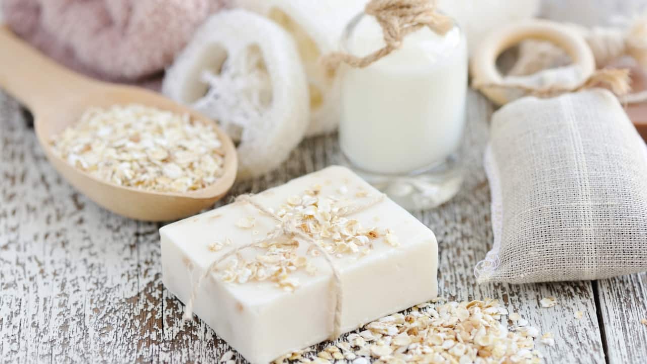 Stop body acne naturally: Just add honey, tea tree oil to your skincare routine, take oatmeal bath