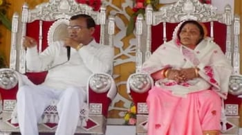 Narayan Sakar Vishva Hari with his wife