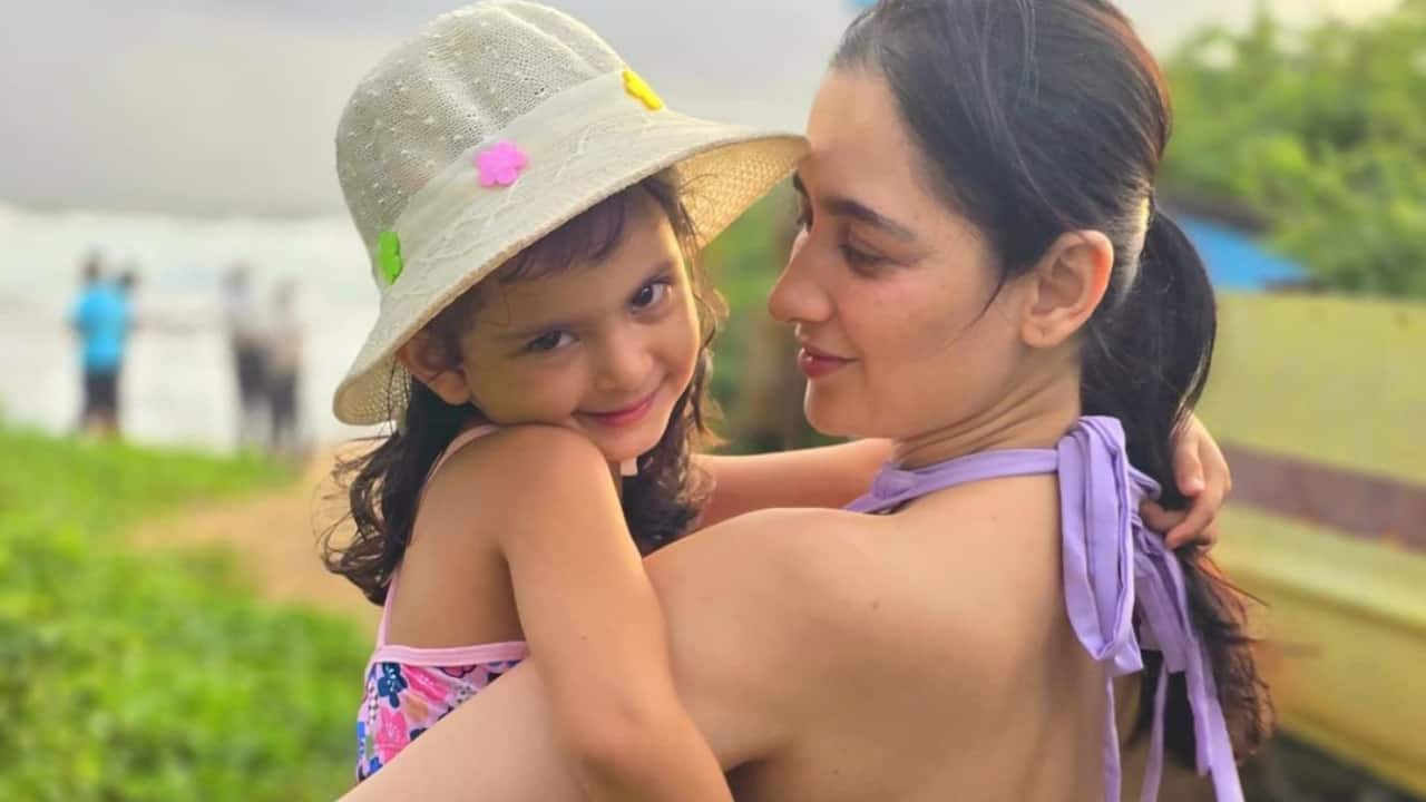 Heeramandi star Sanjeeda Shaikh shares wholesome picture with daughter Ayra, take a look Heeramandi star Sanjeeda Shaikh shares wholesome picture with daughter Ayra, take a look