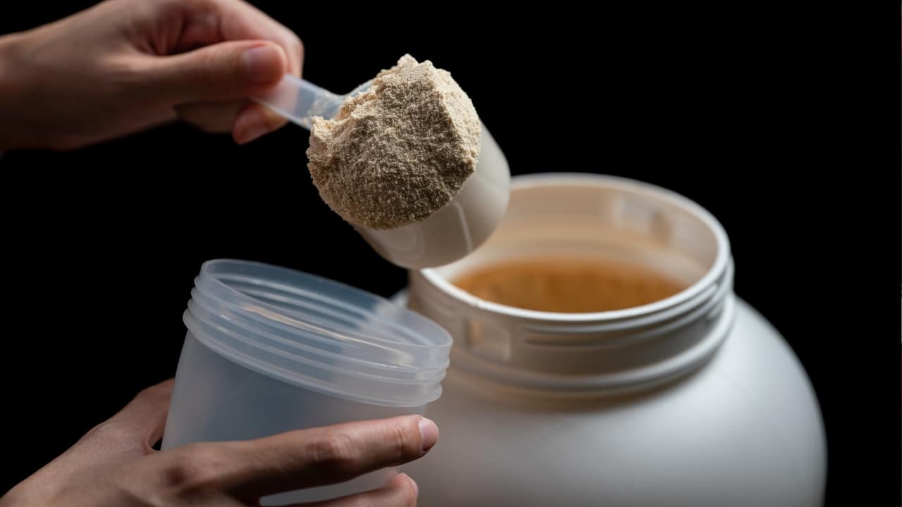 Health benefits of whey protein, risks, how to use it safely to build muscles, lose weight