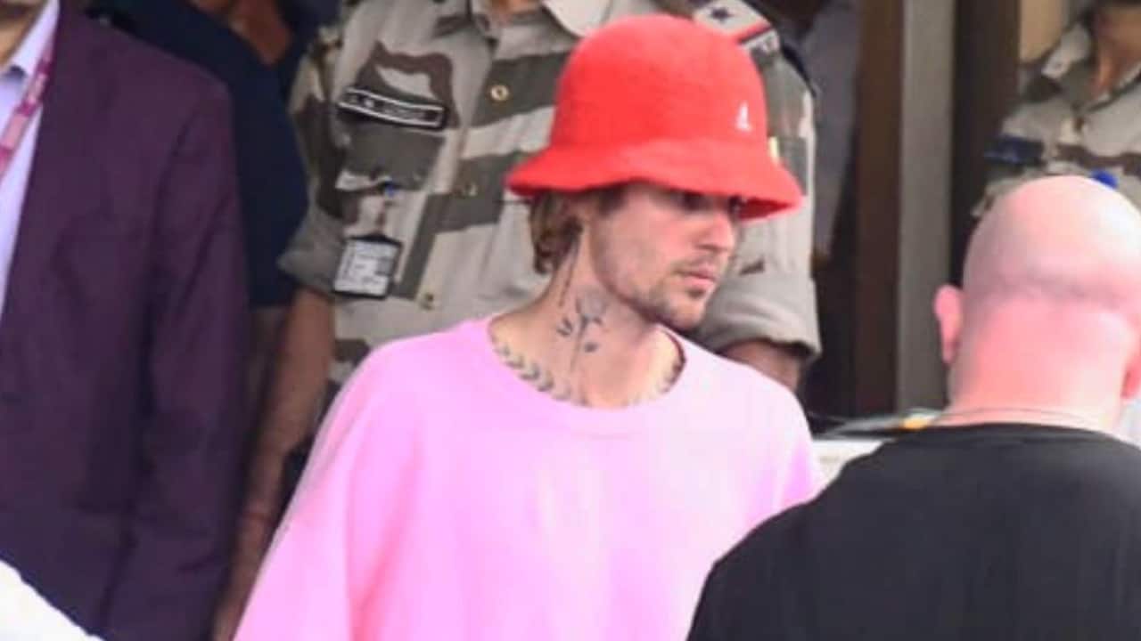 Justin Bieber arrives in Mumbai ahead of Anant Ambani and Radhika Merchant’s sangeet Justin Bieber arrives in Mumbai ahead of Anant Ambani and Radhika Merchant’s sangeet