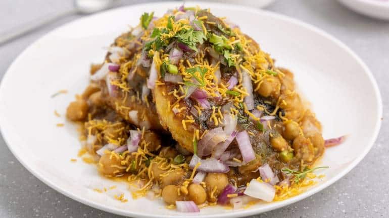 Street foods to avoid in monsoon: Aloo Tikki (Image: Canva)