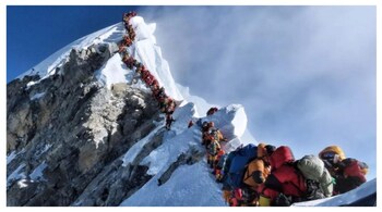 A long queue to Mount Everest, all for a selfie. (Image: @davidgcant/X)