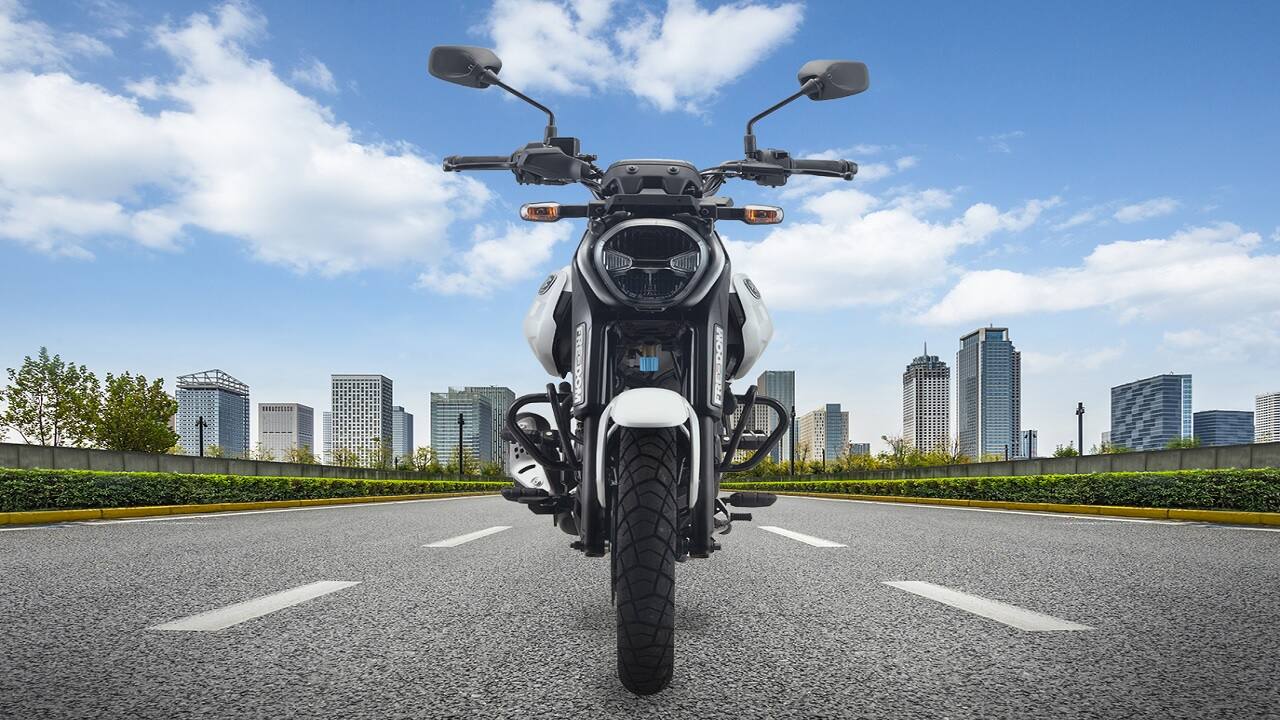  The Bajaj Freedom comes in five colors: Ebony Black, Caribbean Blue, Cyber White, Racing Red, Pewter Grey and available in three variants, starting from ₹ 95 000/-. (Ex-Showroom Delhi)(Company Photo)