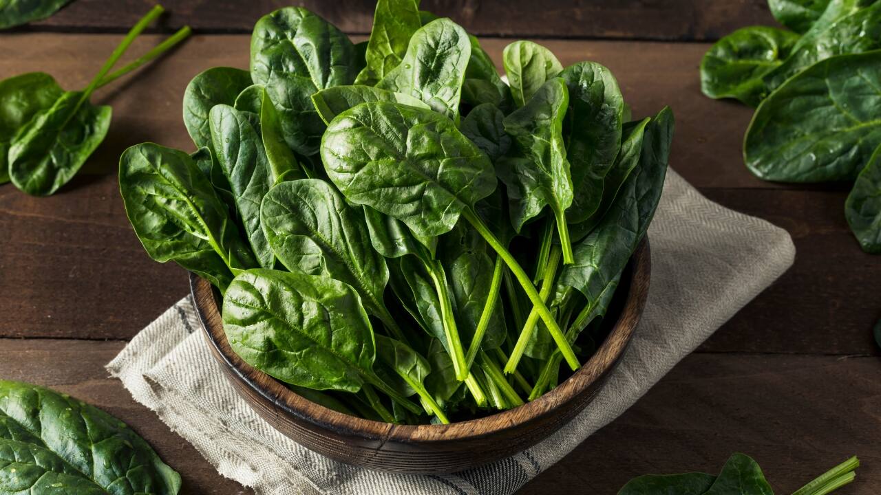 Spinach: Loaded with lutein and zeaxanthin, spinach helps filter out harmful blue light and protects the eyes from oxidative stress. These antioxidants reduce the risk of chronic eye diseases such as cataracts and age-related macular degeneration. Spinach also contains vitamin C, beta-carotene, and other nutrients that are beneficial for overall eye health. (Image: Canva)