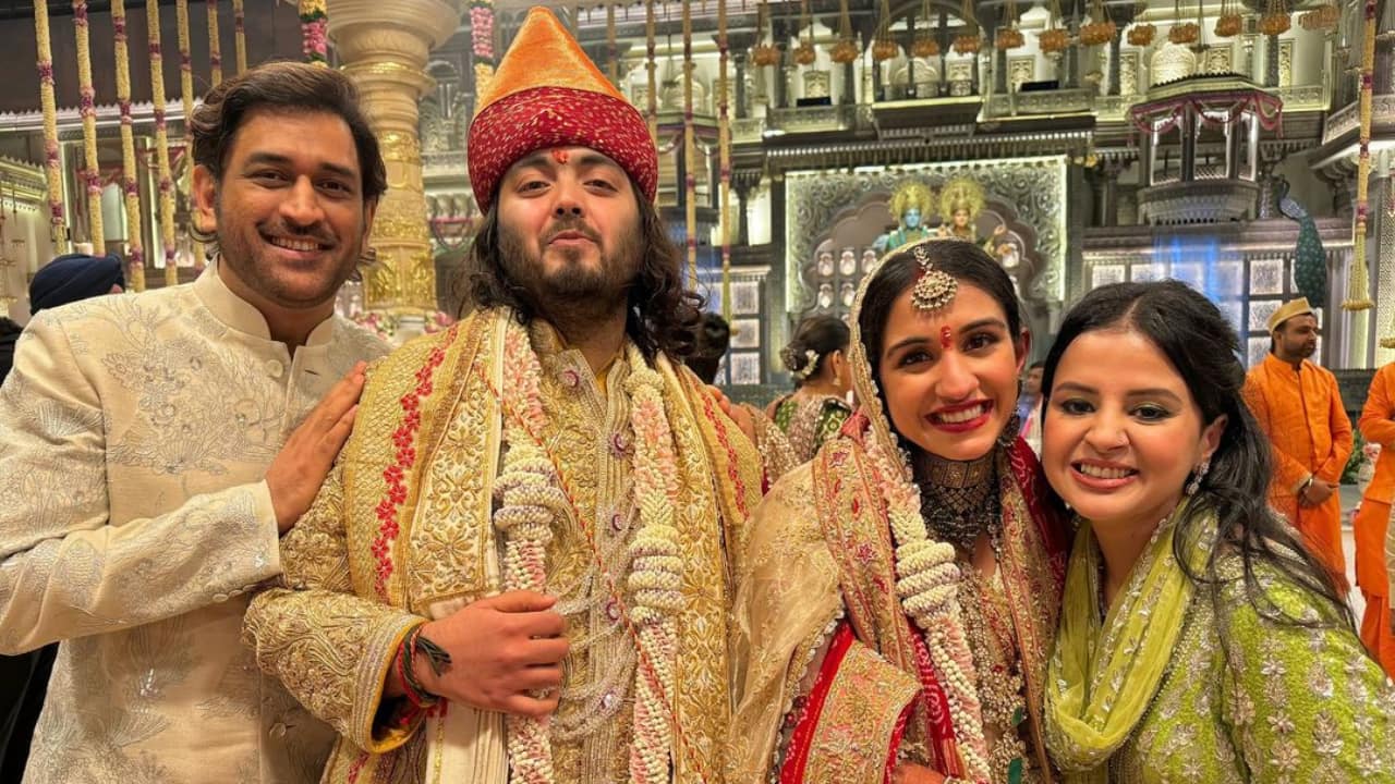 MS Dhoni and wife Sakshi congratulate Anant-Radhika, share beautiful  picture with the newlyweds