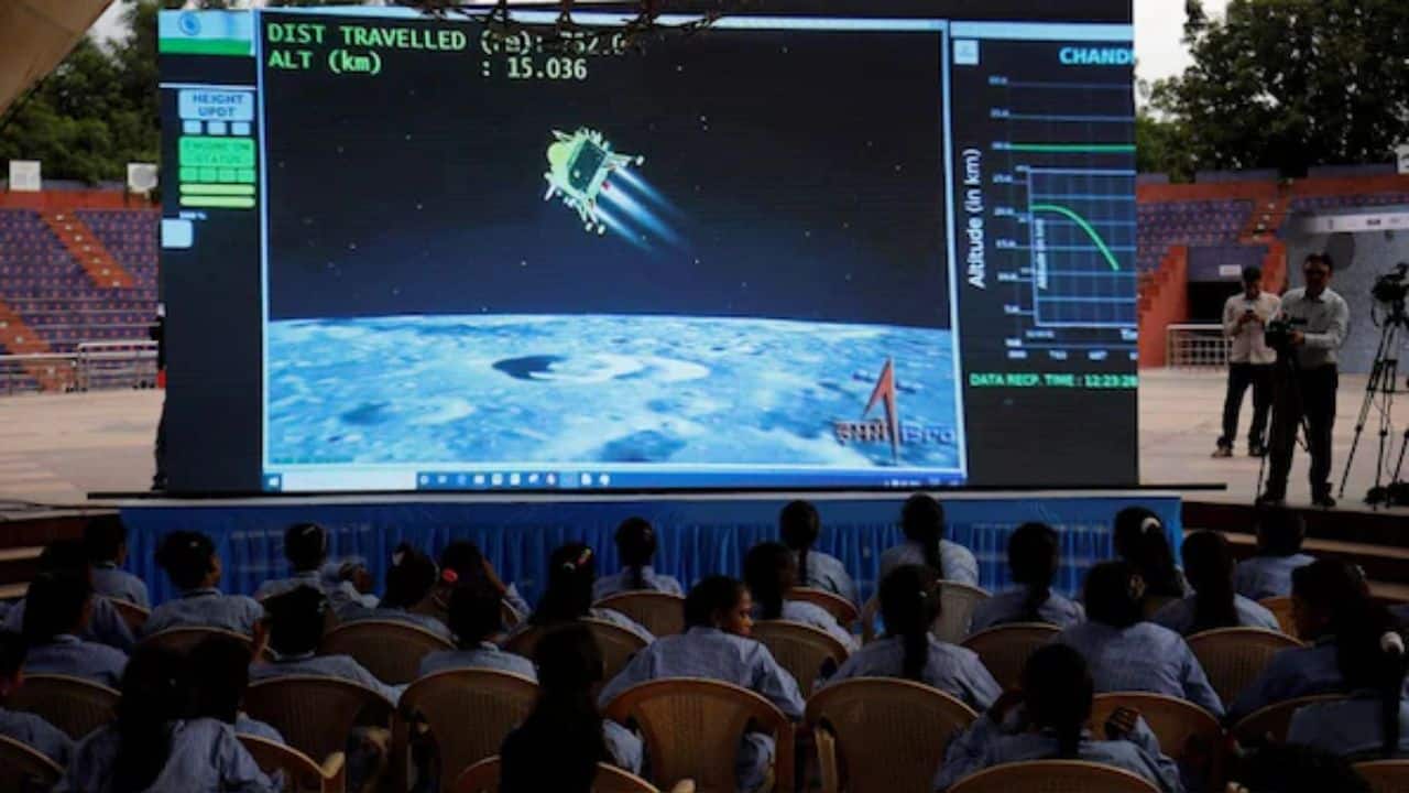चंद्रयान-3 मिशन लॉन्च का एक साल पूरा, चांद के दक्षिणी ध्रुव पर रोवर उतारने वाला पहला देश