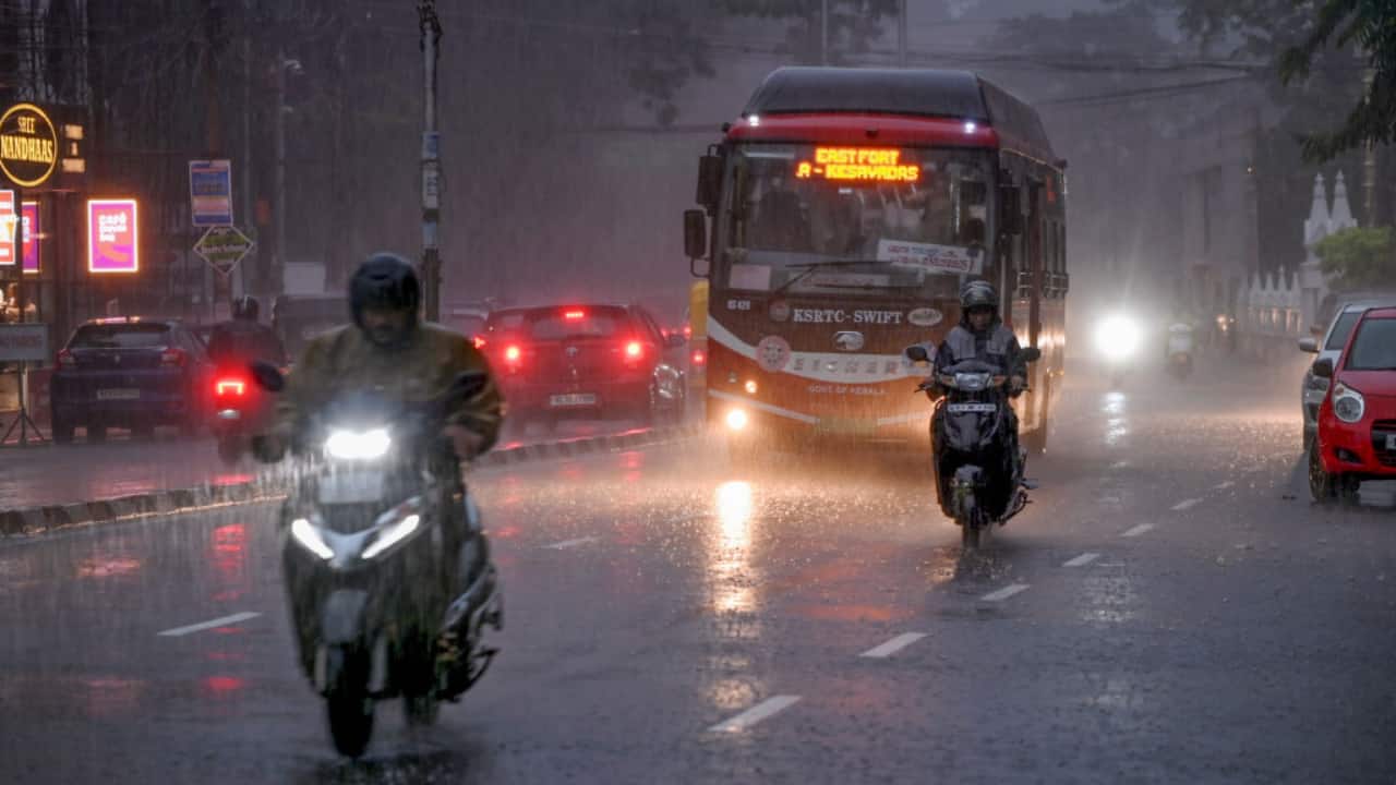 Rivers, dams swell after heavy overnight rains; IMD issues red alert in 3 districts of Kerala