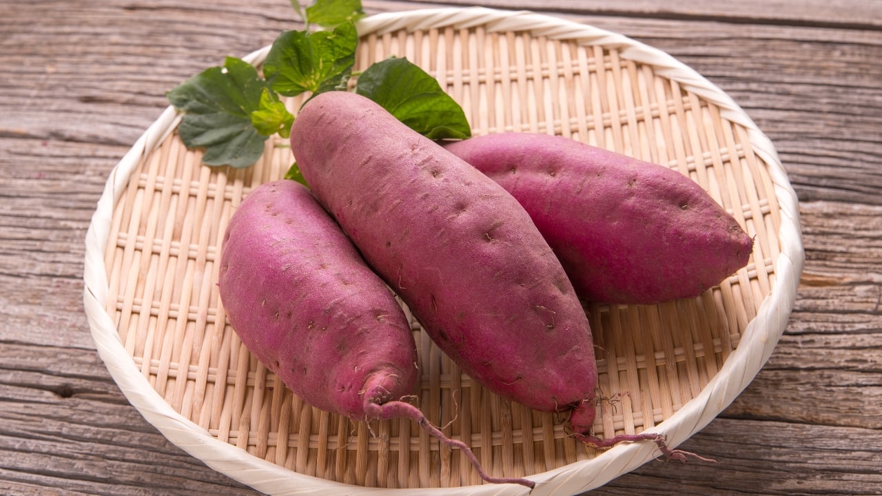 Sweet Potatoes: Rich in beta-carotene, sweet potatoes are converted by the body into vitamin A, a key nutrient for skin health. Vitamin A supports cell turnover and the production of new skin cells, helping to fade dark spots and improve skin texture. The antioxidants in sweet potatoes also neutralize free radicals, reducing oxidative stress and preventing premature aging. (Image: Canva)