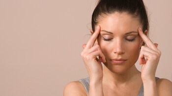 Symptoms of brain infections often include severe headache, fever, altered mental state, and neurological deficits. (Image: Canva)