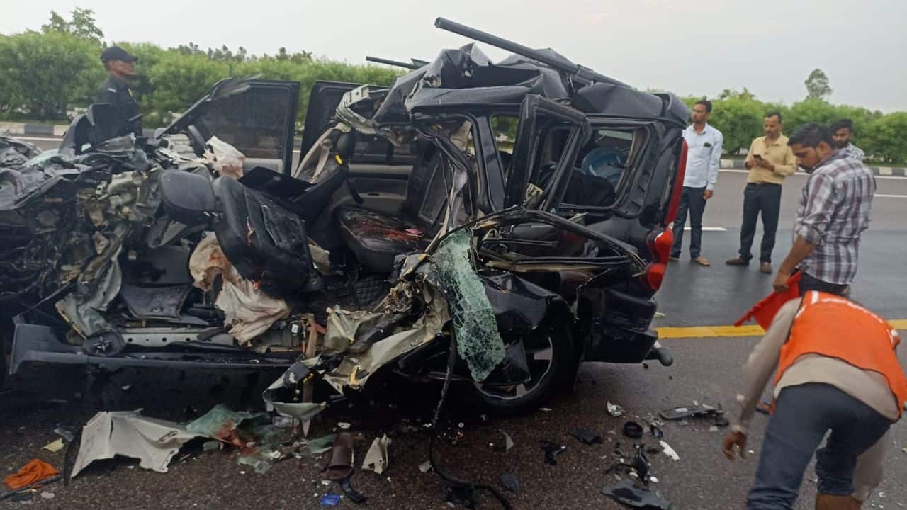 Speeding SUV crashes into truck, leaves five dead in Uttar Pradesh's Unnao