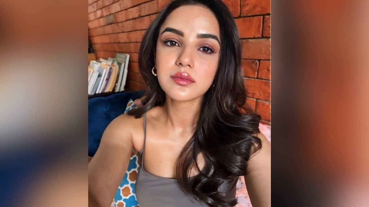 Jasmine Bhasin suffers from eye injury due to lenses, says 'couldn't see anything'