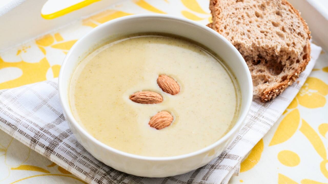Broccoli and almond soup: For a comforting and nutritious option, heat oil in a pan and sauté garlic and onions until softened. Add (washed) broccoli florets and salt, then cover and steam for 3-4 minutes until tender. Let the mixture cool, then blend with soaked and peeled almonds and milk until smooth. Pour the soup into a saucepan, bring to a boil, adjust salt to taste, and garnish with crushed black pepper before serving hot (Image: Canva)