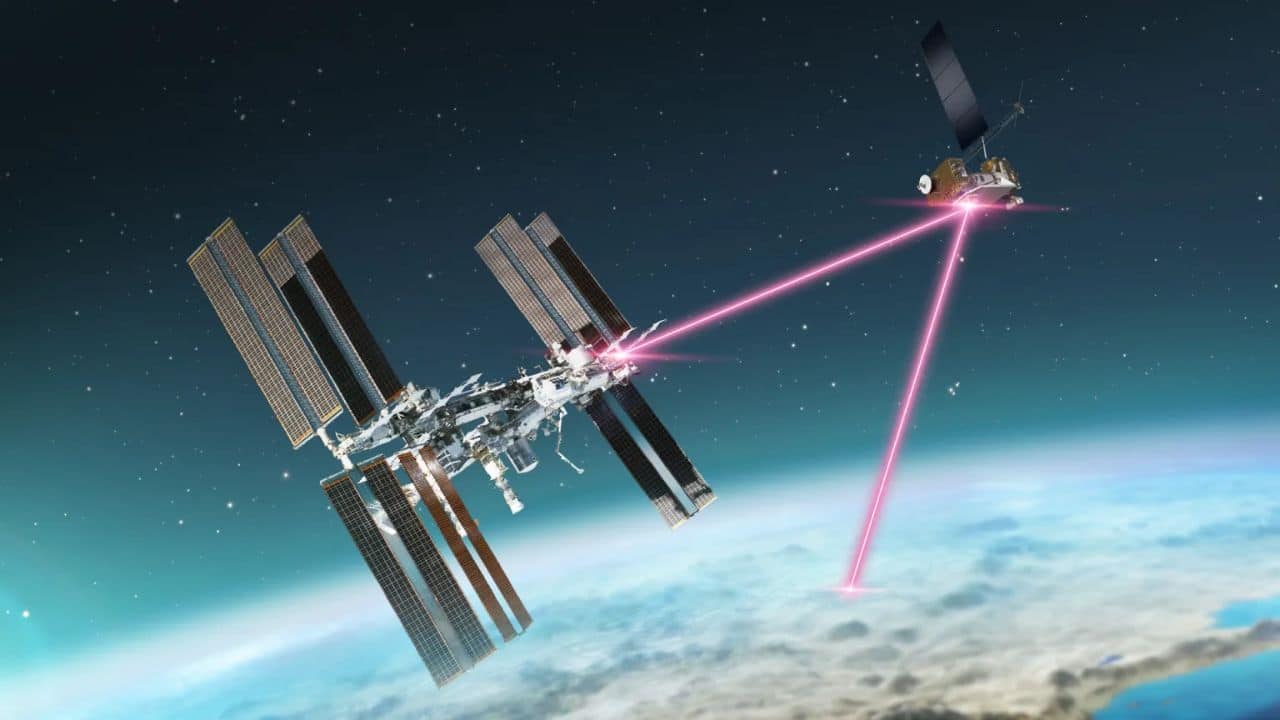 4K video footage from spacecraft to International Space Station streamed by NASA 4K video footage from spacecraft to International Space Station streamed by NASA