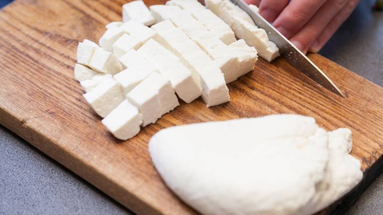 Paneer: Paneer, or cottage cheese, is a significant source of protein, with about 18 grammes per 100 grammes. It is a versatile ingredient that can be used in a variety of Indian recipes (Image: Canva)