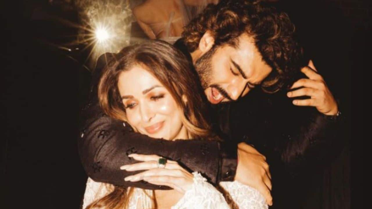Arjun Kapoor guards Malaika Arora from the crowd amidst breakup rumours