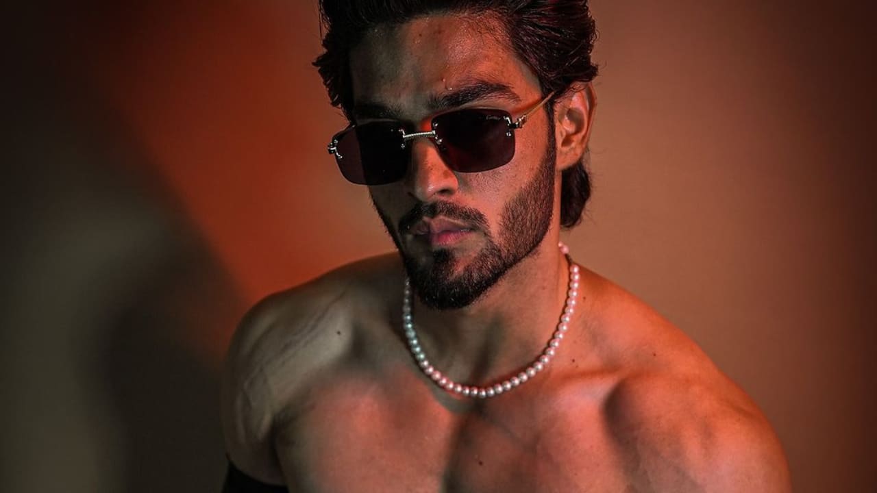 Arbaaz Shaikh Arbaaz Shaikh, also known as Arbaaz Patel, gained fame from MTV Splitsvilla 5. As a model and actor, Arbaaz has a significant fan following among the youth. His participation in Bigg Boss Marathi is anticipated to attract a younger audience and add a dynamic element to the show. Arbaaz Shaikh Arbaaz Shaikh, also known as Arbaaz Patel, gained fame from MTV Splitsvilla 5. As a model and actor, Arbaaz has a significant fan following among the youth. His participation in Bigg Boss Marathi is anticipated to attract a younger audience and add a dynamic element to the show.