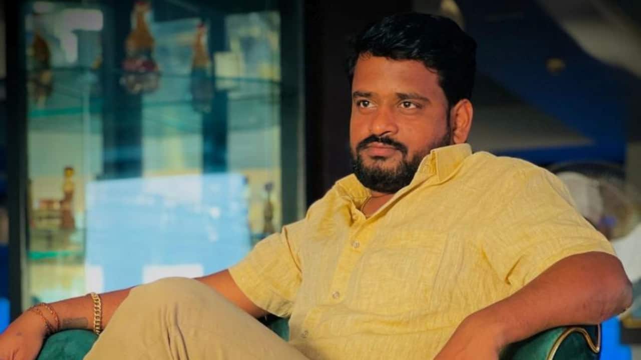 Dhananjay Pawar Dhananjay Pawar is a renowned personality on social media. His entry into Bigg Boss Marathi will likely bring a touch of cultural depth and serious gameplay to the house. Dhananjay Pawar Dhananjay Pawar is a renowned personality on social media. His entry into Bigg Boss Marathi will likely bring a touch of cultural depth and serious gameplay to the house.