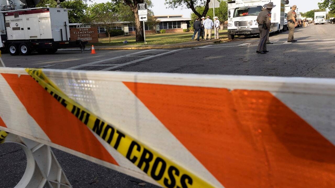 5 people wounded in shooting at a Connecticut mall