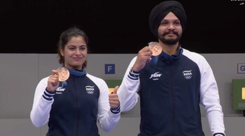 Sarabjot Singh and Manu Bhaker pose for a photo with their Olympic bronze medal