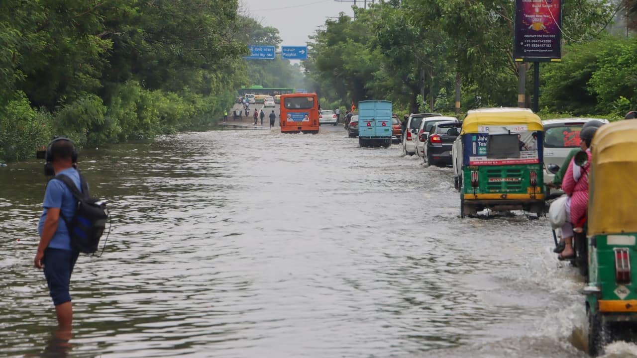 Weather Update: IMD issues red alert for Gujarat, orange alert for ...