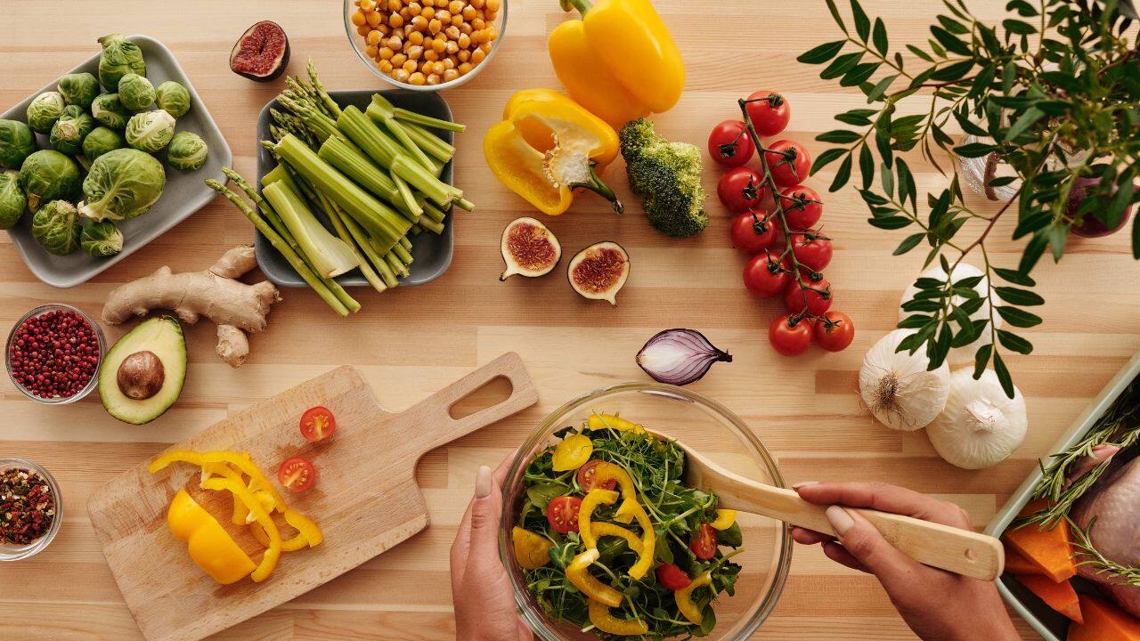 A diet rich in certain nutrients can play a significant role in reducing the risk of Alzheimer’s and dementia. Here are seven highly nutritious foods and diets known to support brain health, according to Dr Arvind Sharma, a neurologist at Krishma Hospital, Secunderabad. (Image: Canva)
