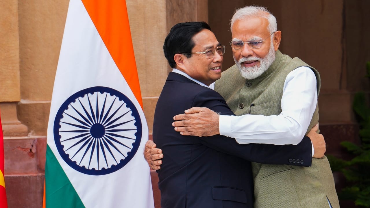 Prime Minister Modi welcomed his counterpart with a warm hug at the Rashtrapati Bhavan. (Image: PTI)
