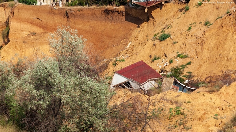 Wayanad landslide victims claim thieves are looting their abandoned homes