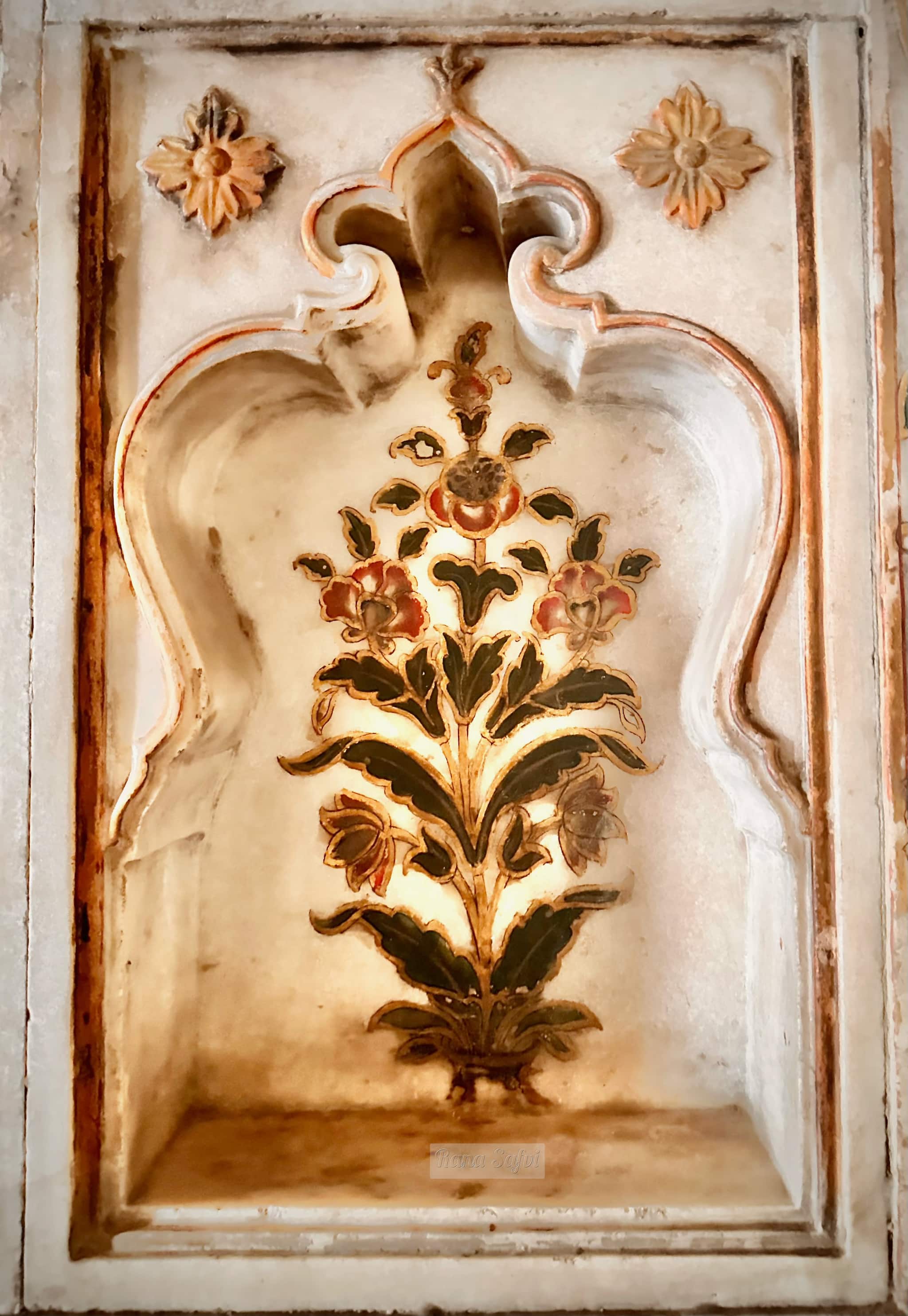 A decorative Meenakari art on the walls of the Lal Qila. (Photo: Rana Safvi)