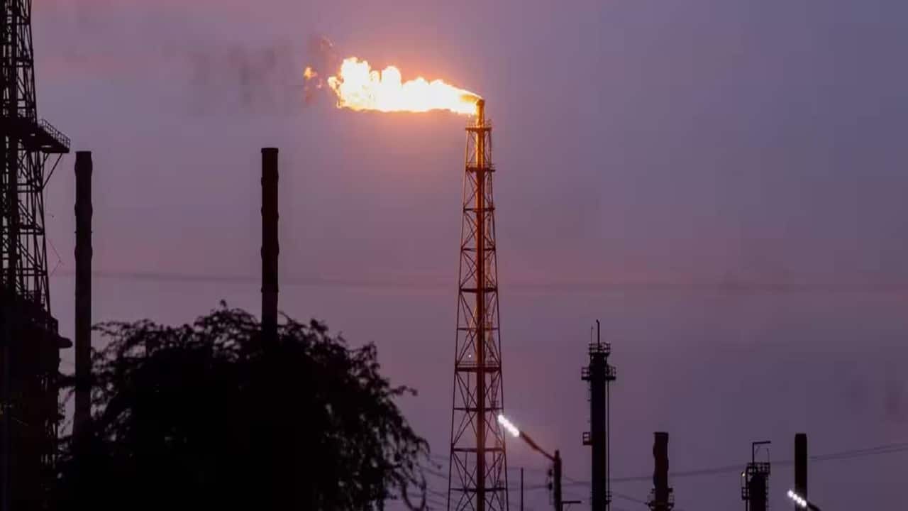 Oil drops, stocks gain on Trump’s ceasefire talk