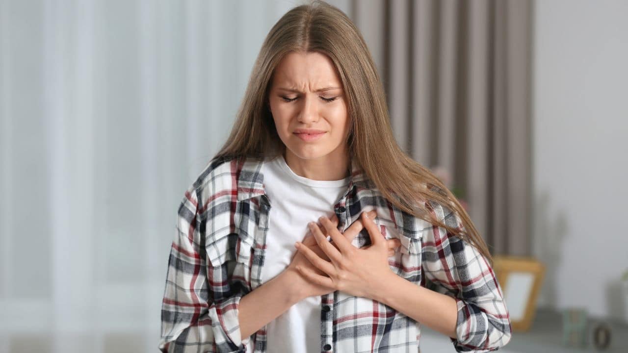Symptoms of heart attack in women: Don't ignore these 8 warning signs