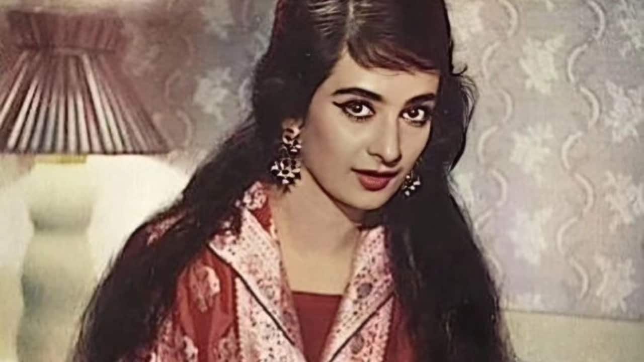 Saira Banu reminisces Mughal-e-Azam premiere, says "People slept with boriya bister on Maratha Mandir pavement"