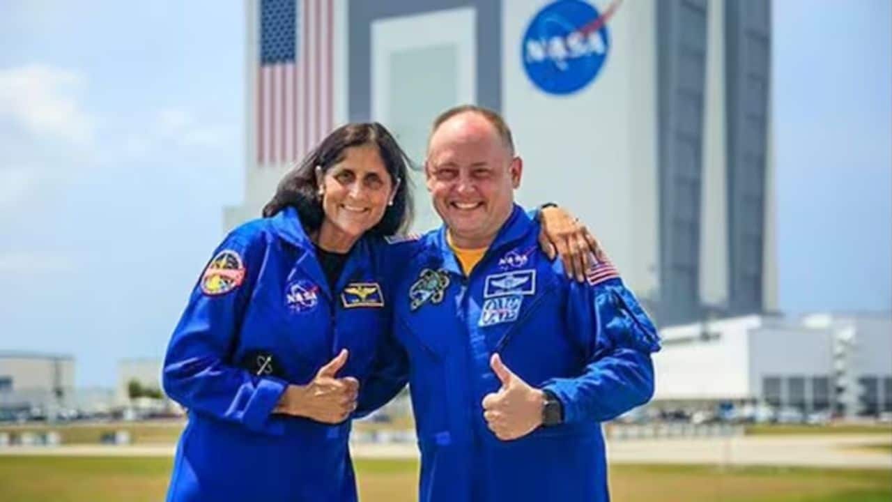 Astronomers Sunita Williams, Barry Wilmore could be stuck in space until 2025