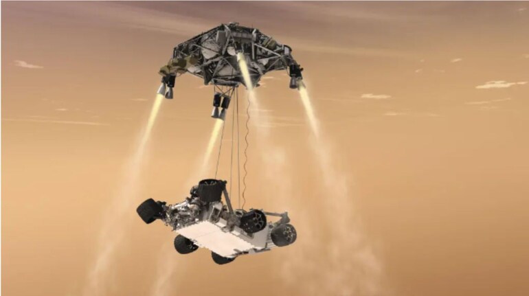 This artist’s depiction illustrates how NASA’s Curiosity Mars rover was lowered to the Martian surface using the sky crane technique. (Image: NASA/JPL-Caltech)